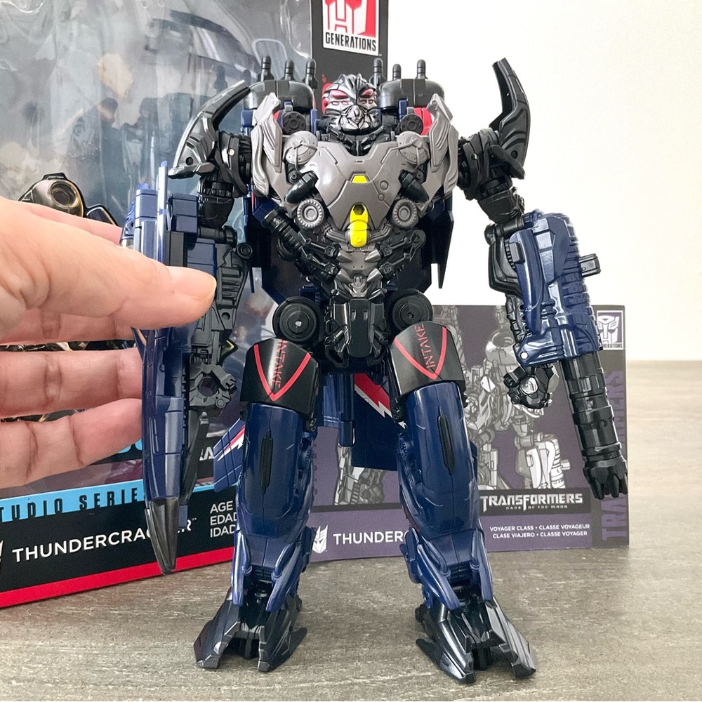 Transformers Studio Series DOTM Thundercracker Toys R Us Exclusive